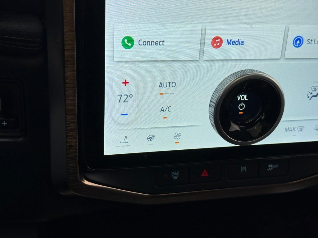 Ford F-150 Lightning Vehicle Full-screen Gallery Image 23