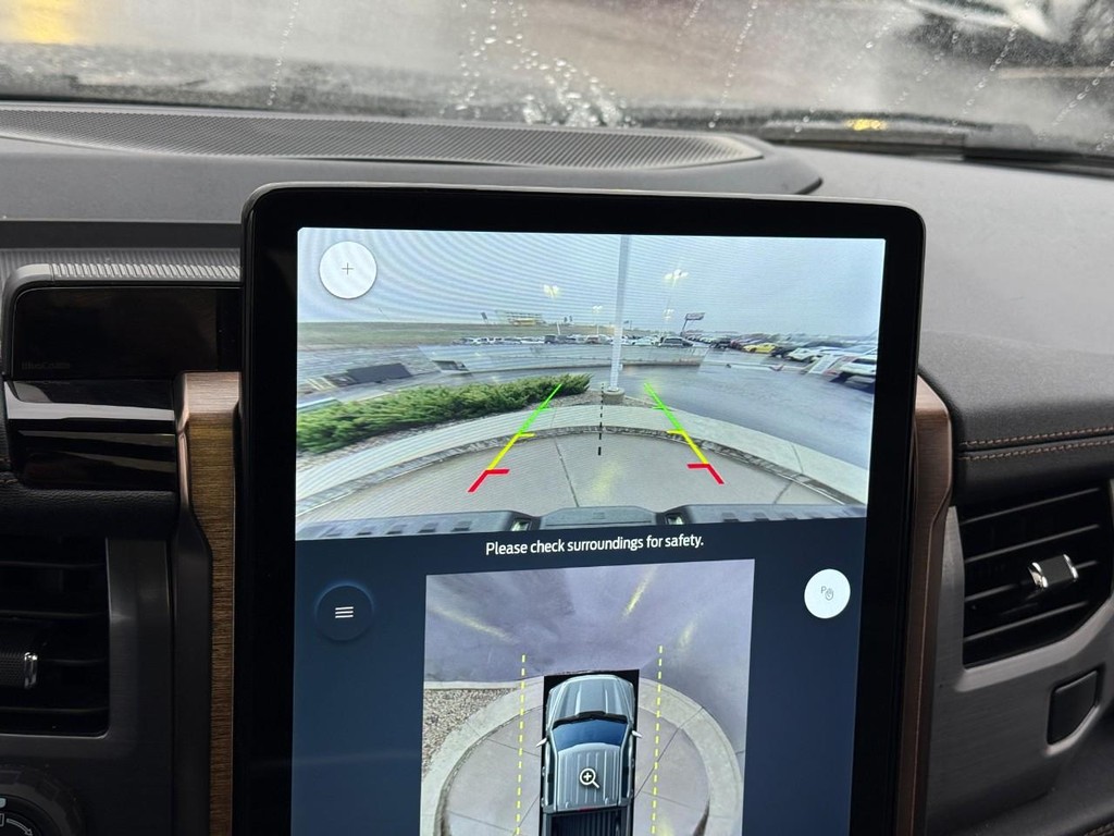 Ford F-150 Lightning Vehicle Full-screen Gallery Image 24