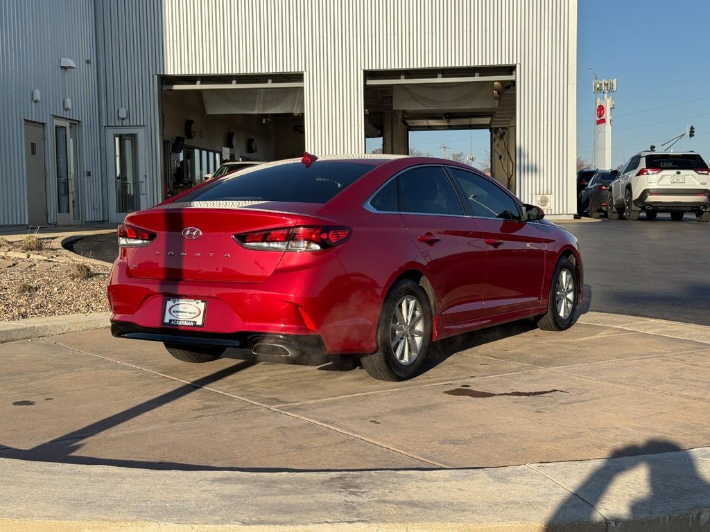 Hyundai Sonata Vehicle Full-screen Gallery Image 03