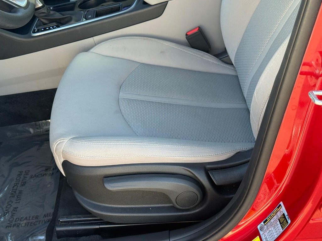 Hyundai Sonata Vehicle Full-screen Gallery Image 17