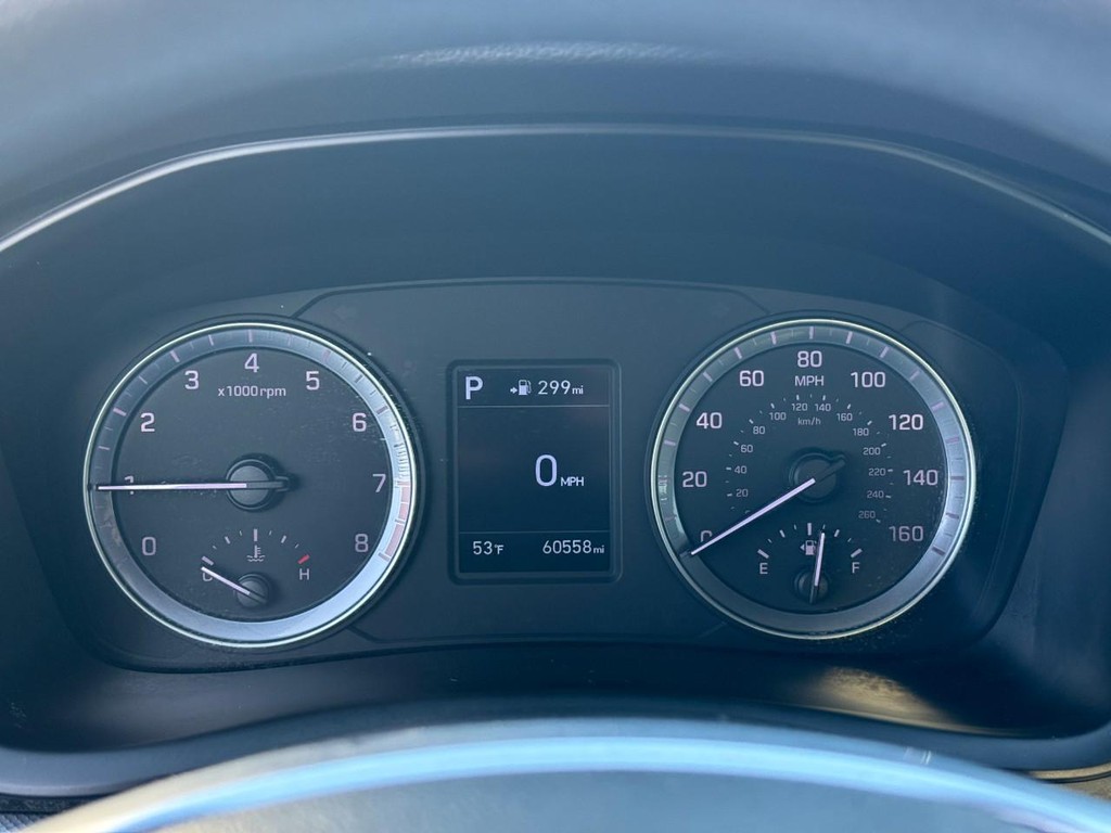 Hyundai Sonata Vehicle Full-screen Gallery Image 21