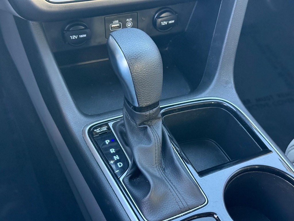 Hyundai Sonata Vehicle Full-screen Gallery Image 22