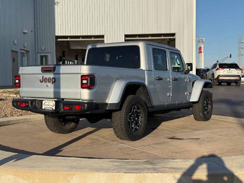 Jeep Gladiator Vehicle Full-screen Gallery Image 03