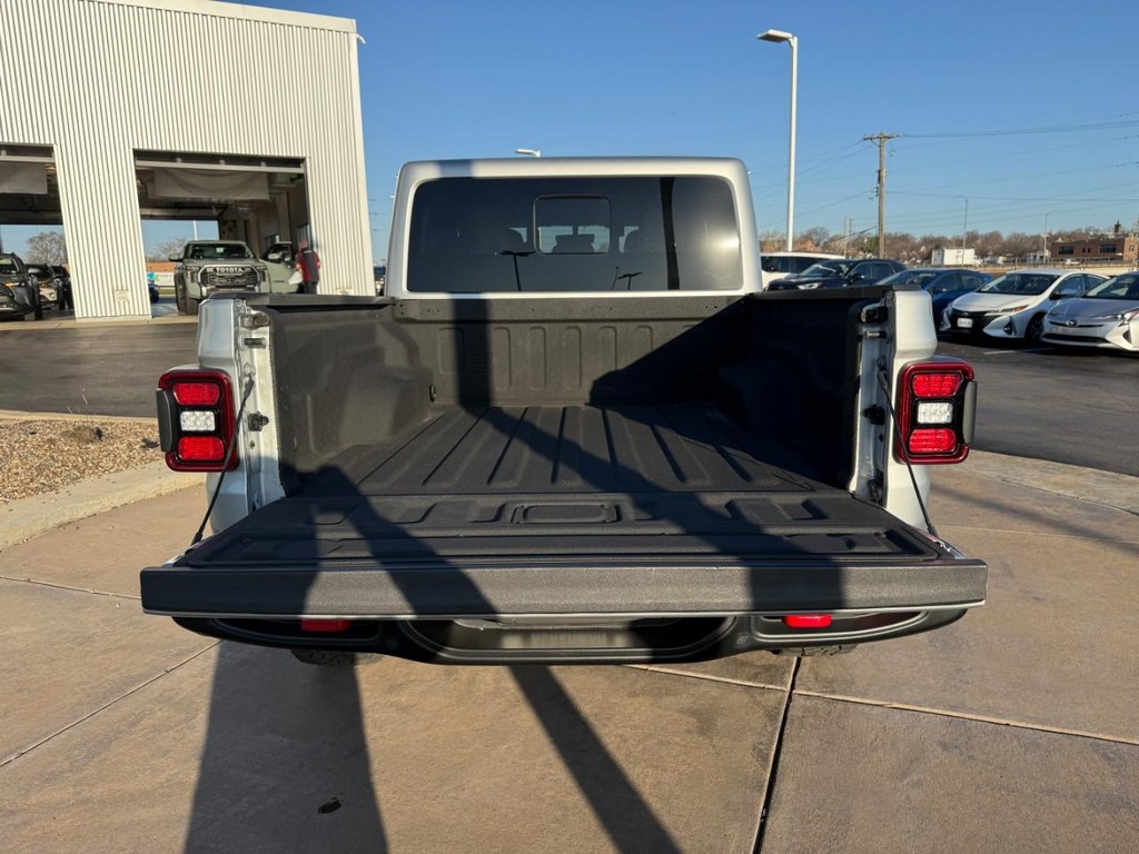 Jeep Gladiator Vehicle Full-screen Gallery Image 05