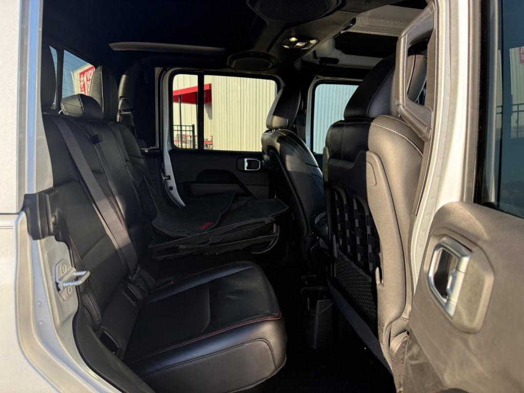 Jeep Gladiator Vehicle Full-screen Gallery Image 09