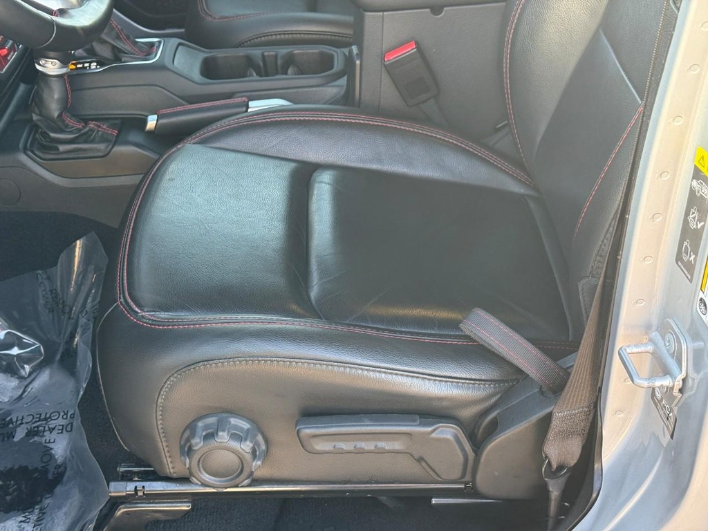 Jeep Gladiator Vehicle Full-screen Gallery Image 11