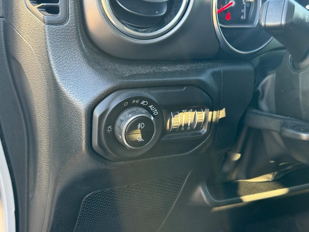 Jeep Gladiator Vehicle Full-screen Gallery Image 13