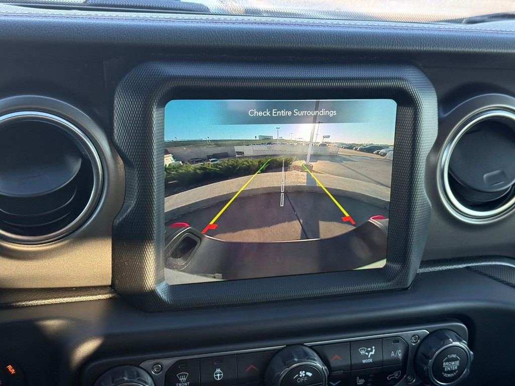 Jeep Gladiator Vehicle Full-screen Gallery Image 22