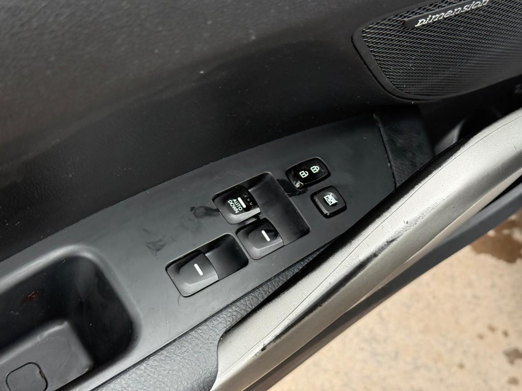 Hyundai Veloster Vehicle Full-screen Gallery Image 11