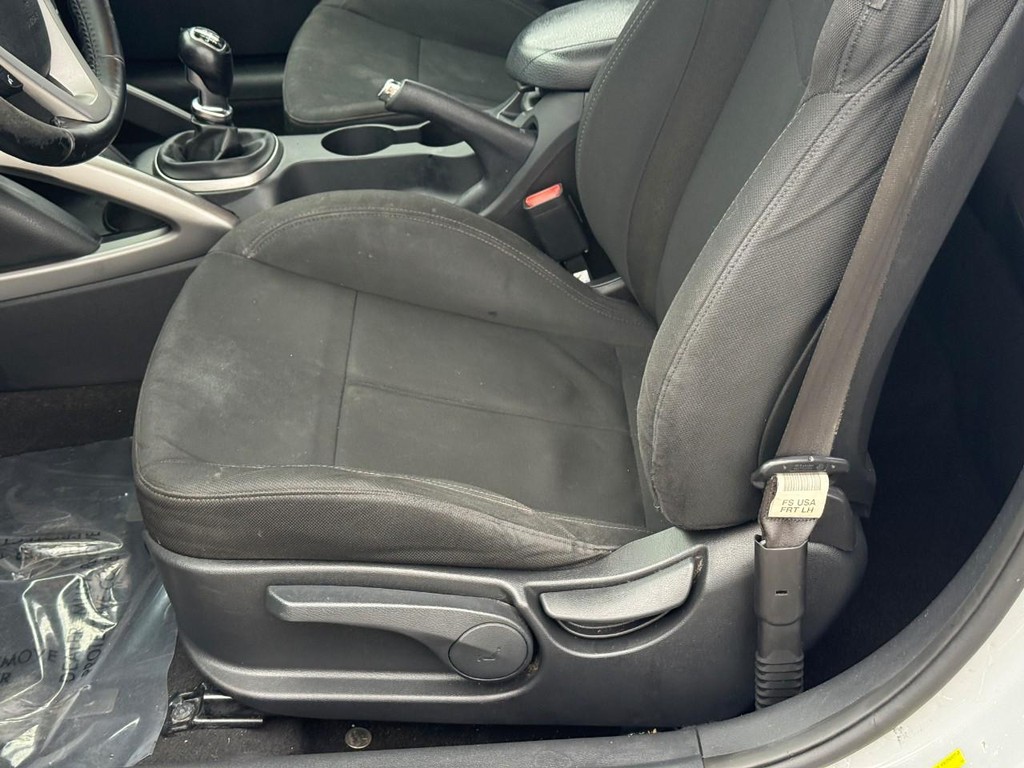 Hyundai Veloster Vehicle Full-screen Gallery Image 12