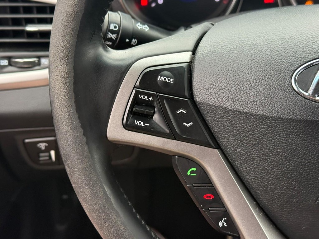 Hyundai Veloster Vehicle Full-screen Gallery Image 14