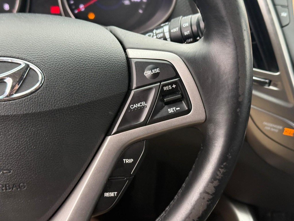 Hyundai Veloster Vehicle Full-screen Gallery Image 15