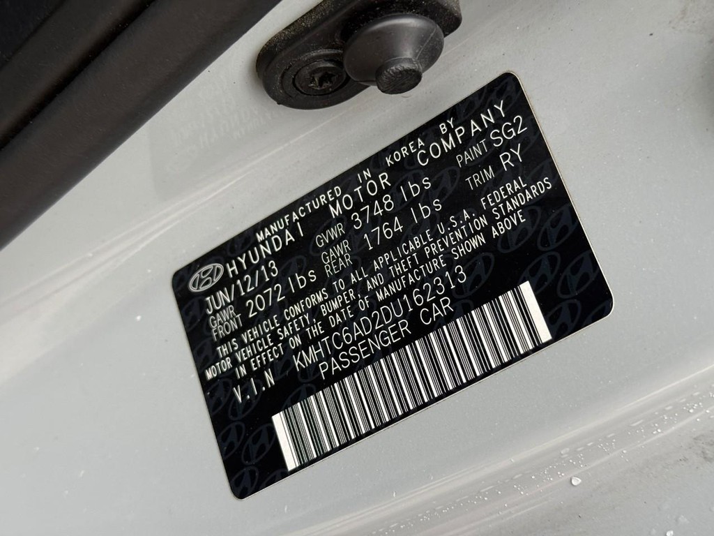 Hyundai Veloster Vehicle Full-screen Gallery Image 19