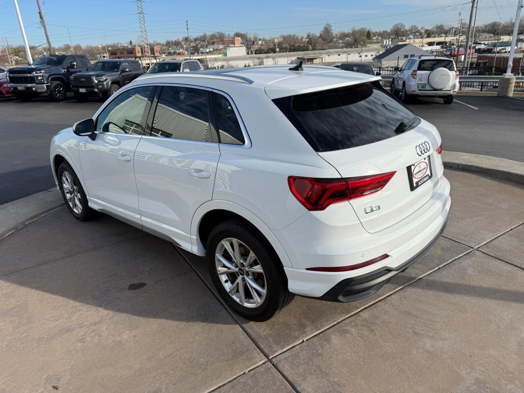 Audi Q3 Vehicle Full-screen Gallery Image 06