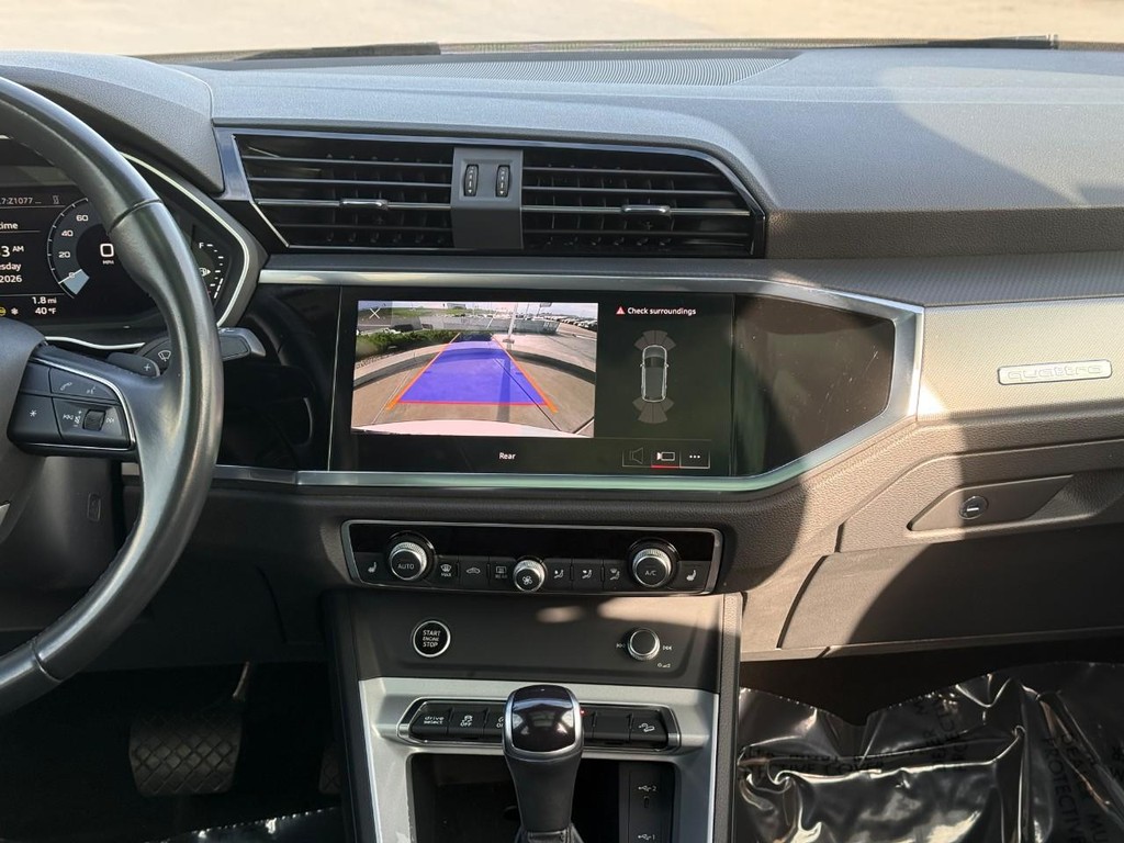 Audi Q3 Vehicle Full-screen Gallery Image 14