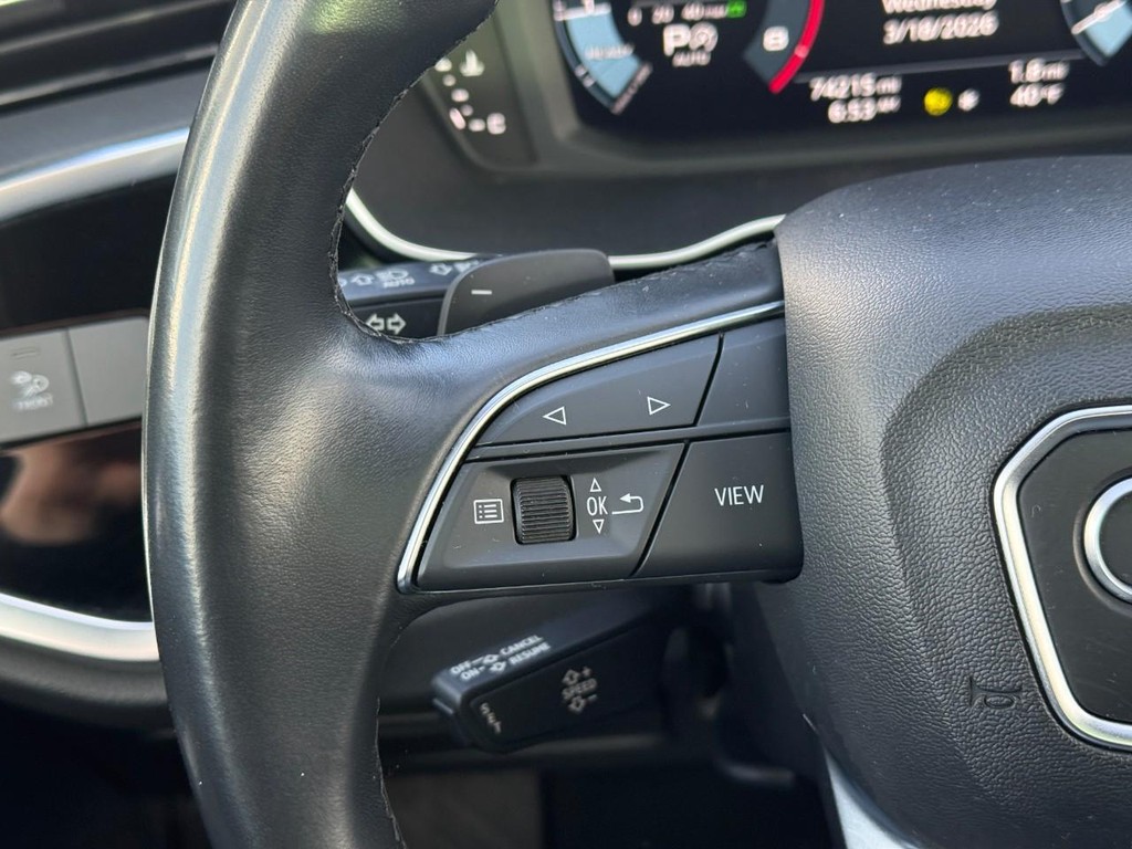 Audi Q3 Vehicle Full-screen Gallery Image 21