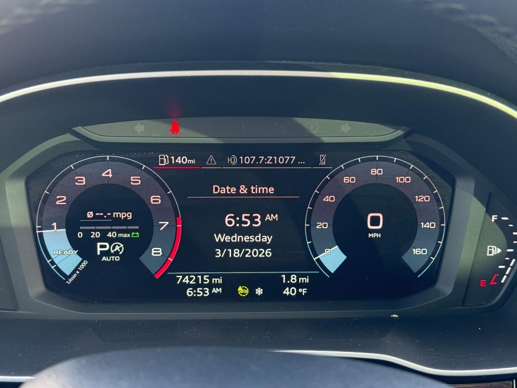 Audi Q3 Vehicle Full-screen Gallery Image 23