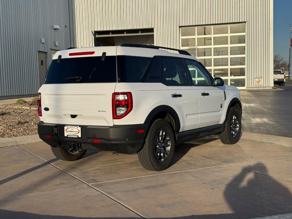 Ford Bronco Sport Vehicle Full-screen Gallery Image 03