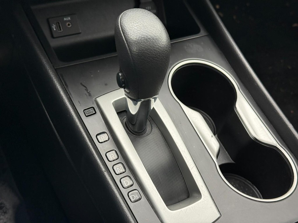 Nissan Altima Vehicle Full-screen Gallery Image 23