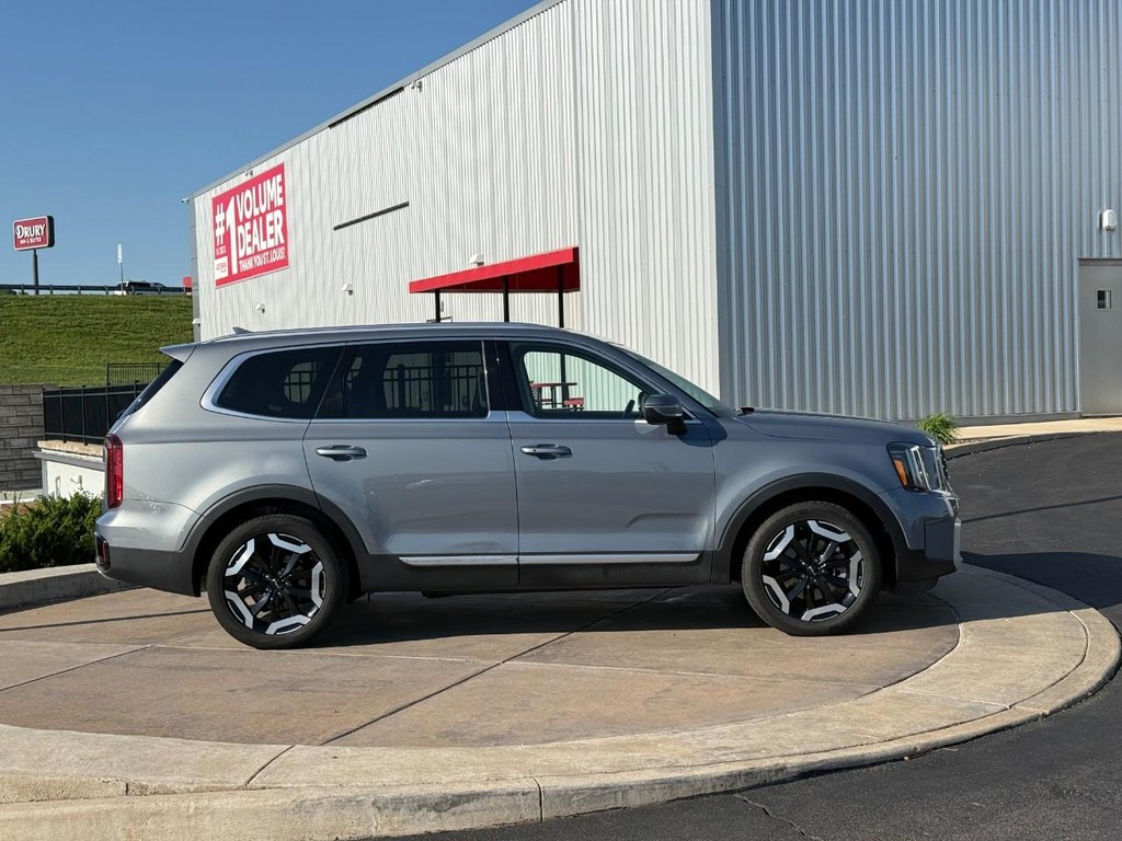 Kia Telluride Vehicle Full-screen Gallery Image 02