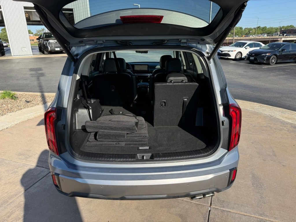 Kia Telluride Vehicle Full-screen Gallery Image 05