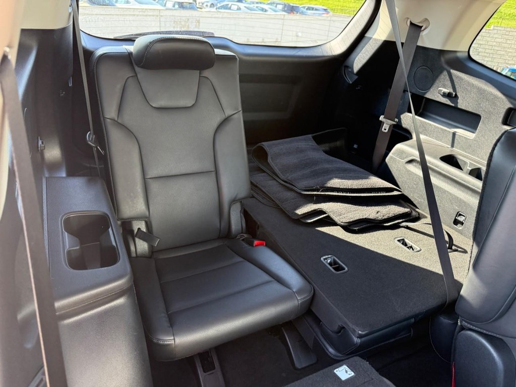 Kia Telluride Vehicle Full-screen Gallery Image 11