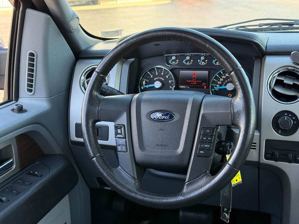 Ford F-150 Vehicle Full-screen Gallery Image 12