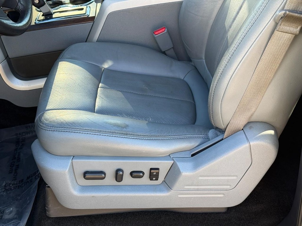 Ford F-150 Vehicle Full-screen Gallery Image 17