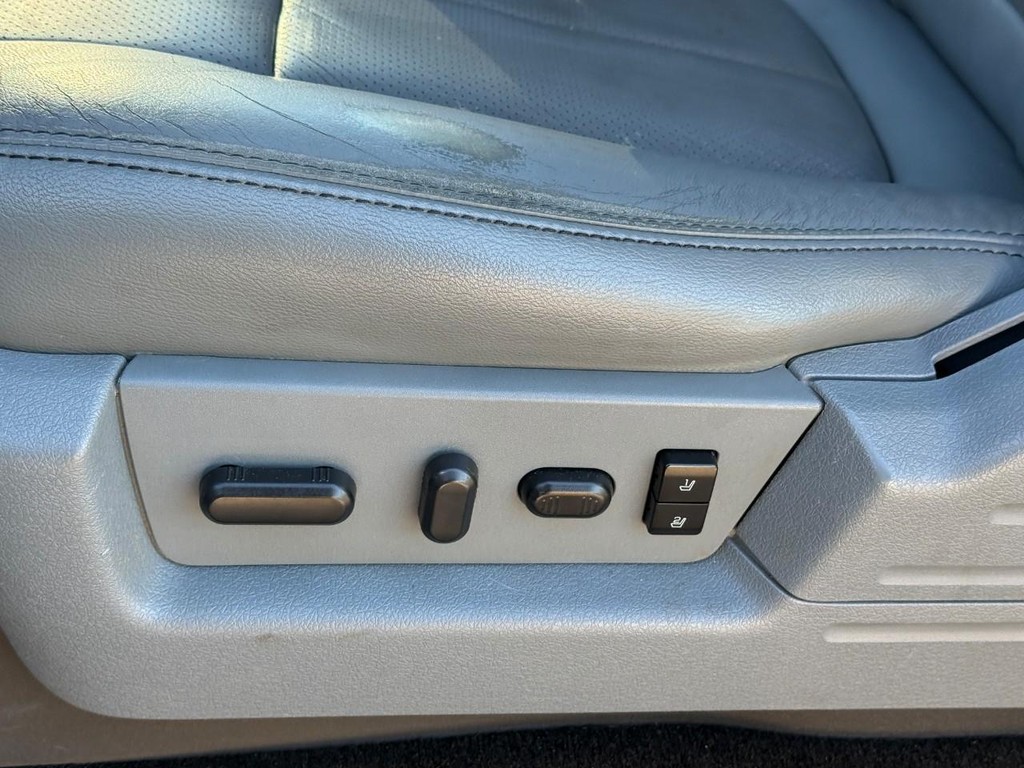 Ford F-150 Vehicle Full-screen Gallery Image 18