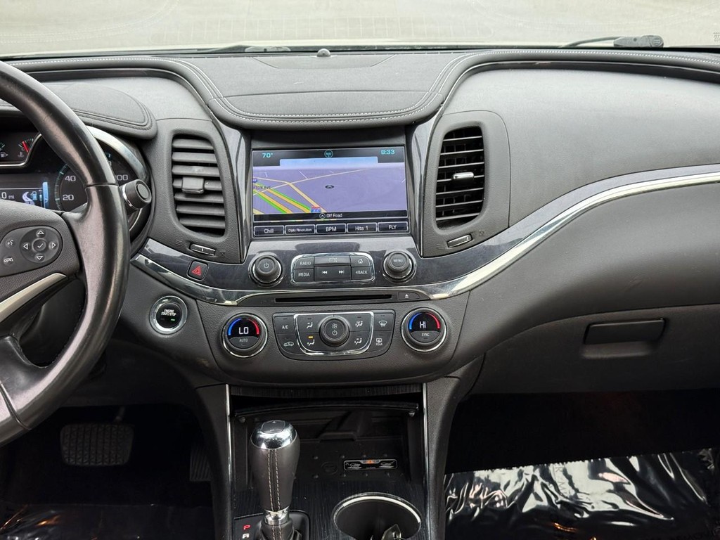 Chevrolet Impala Vehicle Full-screen Gallery Image 13