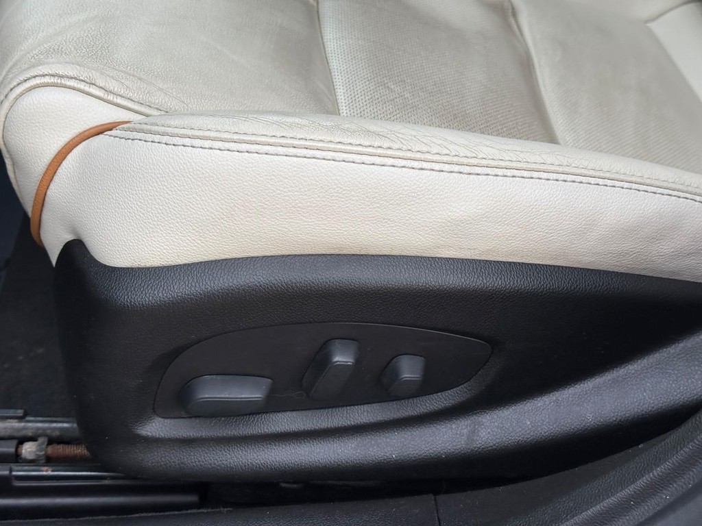 Chevrolet Impala Vehicle Full-screen Gallery Image 17