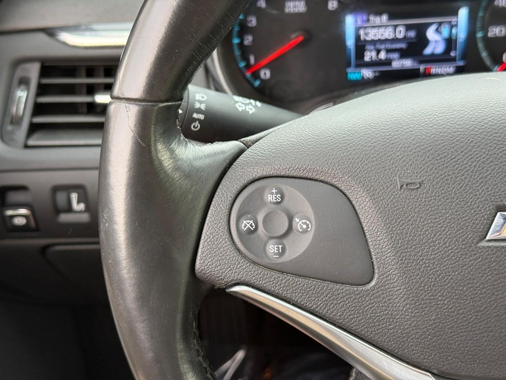 Chevrolet Impala Vehicle Full-screen Gallery Image 18