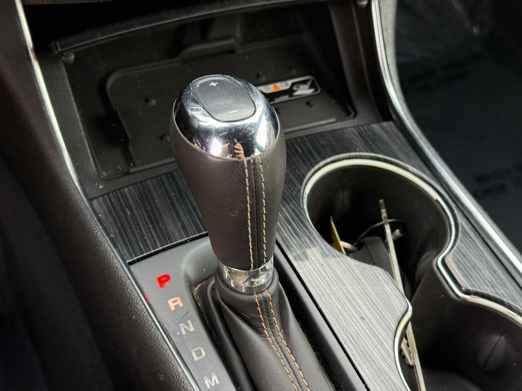 Chevrolet Impala Vehicle Full-screen Gallery Image 21