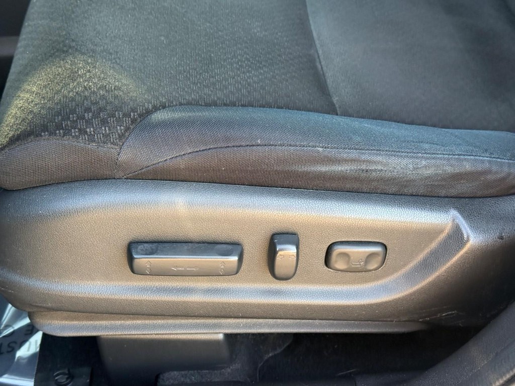 Honda CR-V Vehicle Full-screen Gallery Image 17