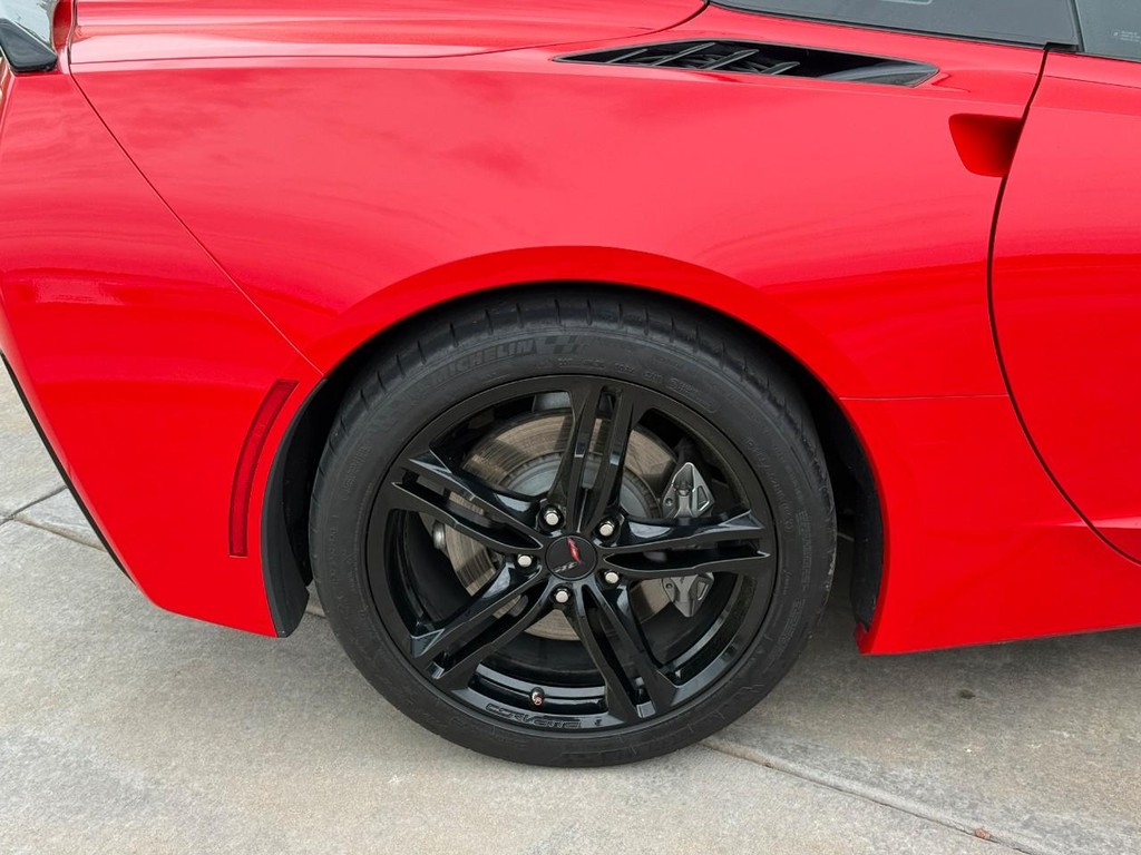 Chevrolet Corvette Vehicle Full-screen Gallery Image 04