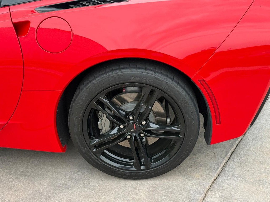 Chevrolet Corvette Vehicle Full-screen Gallery Image 06