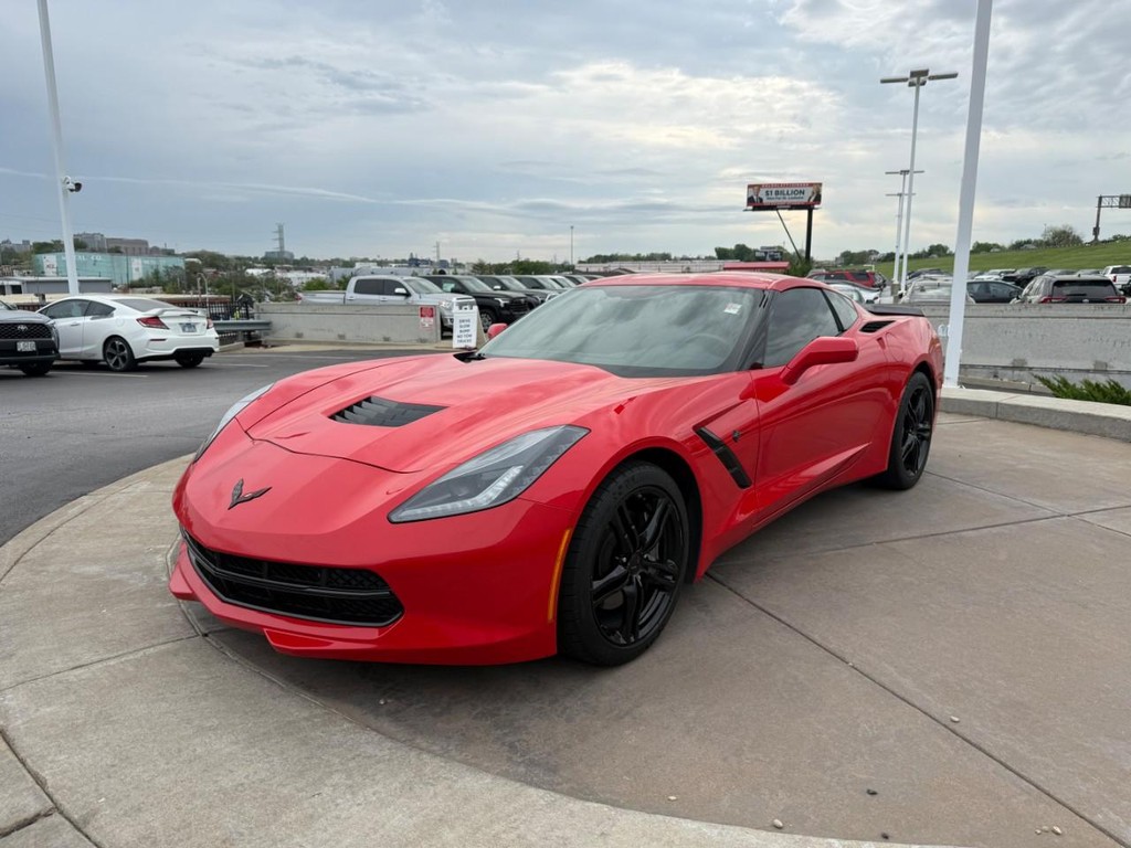 Chevrolet Corvette Vehicle Full-screen Gallery Image 09