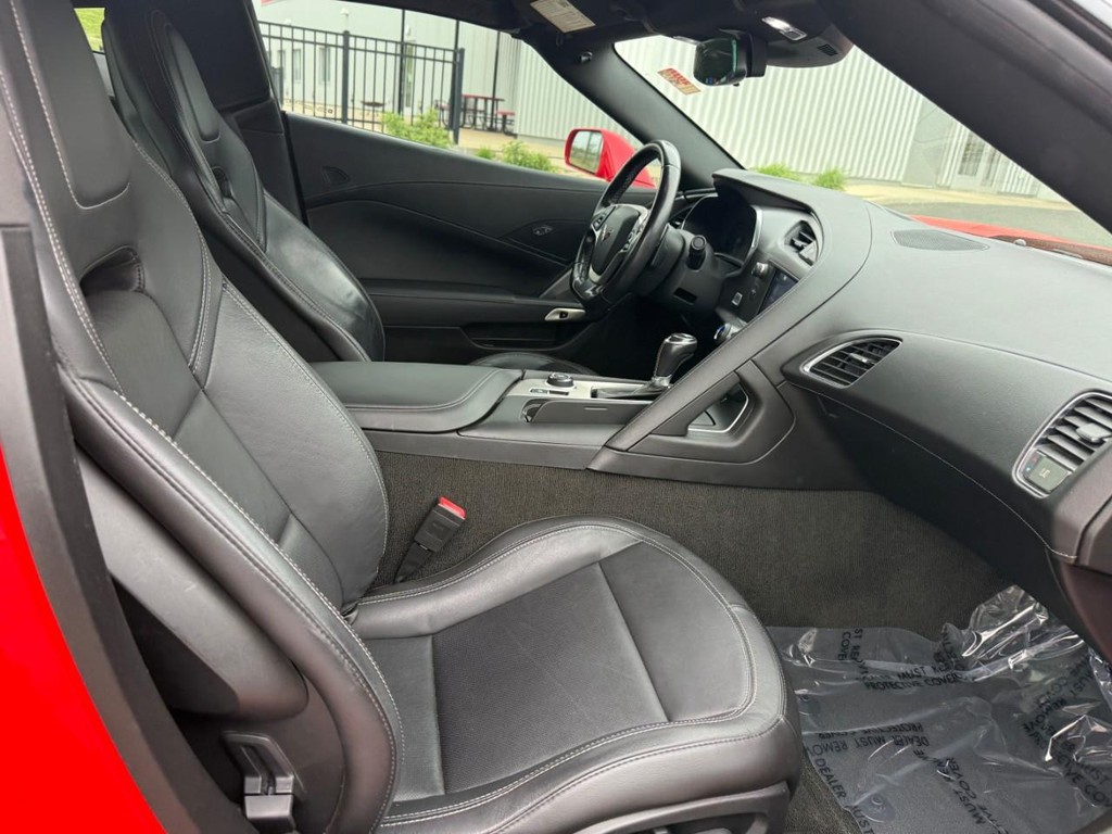 Chevrolet Corvette Vehicle Full-screen Gallery Image 11