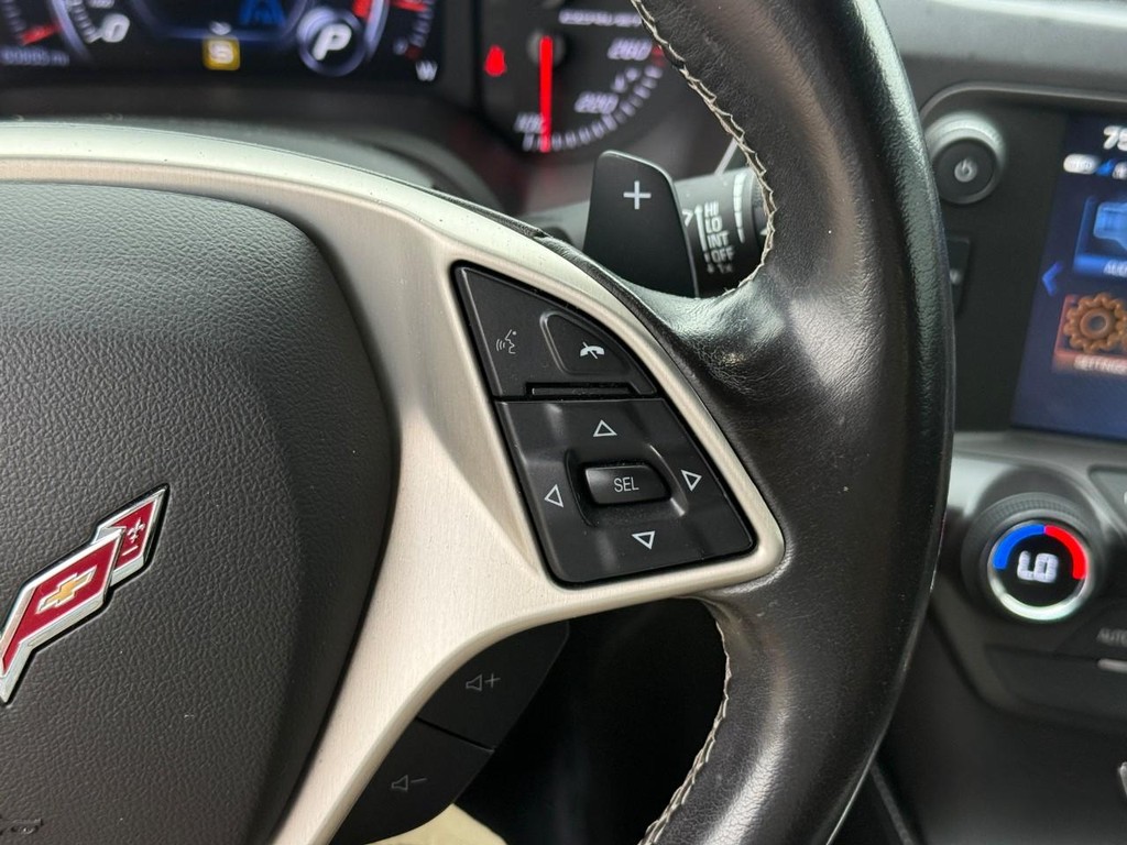 Chevrolet Corvette Vehicle Full-screen Gallery Image 15