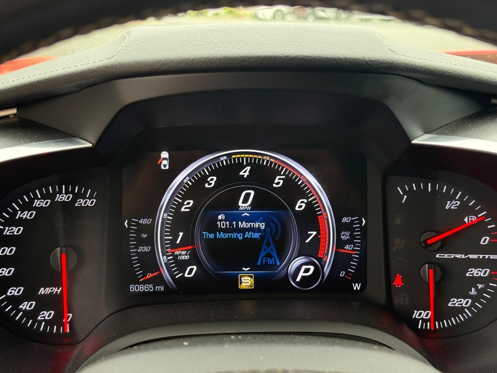 Chevrolet Corvette Vehicle Full-screen Gallery Image 16