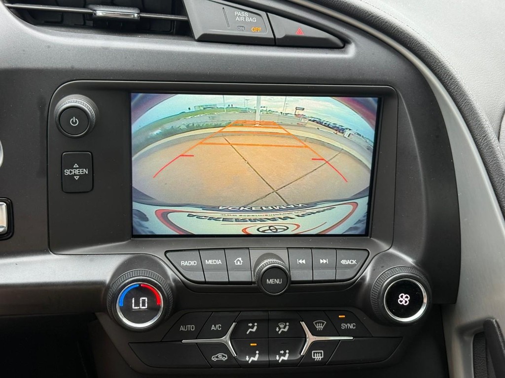 Chevrolet Corvette Vehicle Full-screen Gallery Image 17