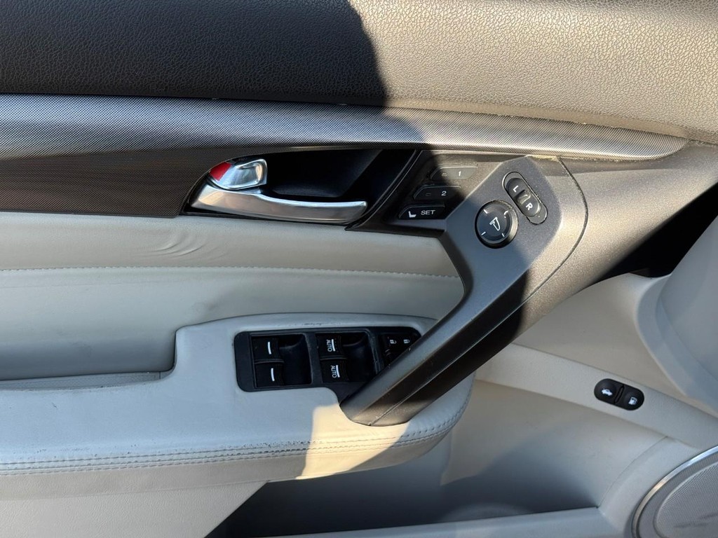 Acura TL Vehicle Full-screen Gallery Image 17