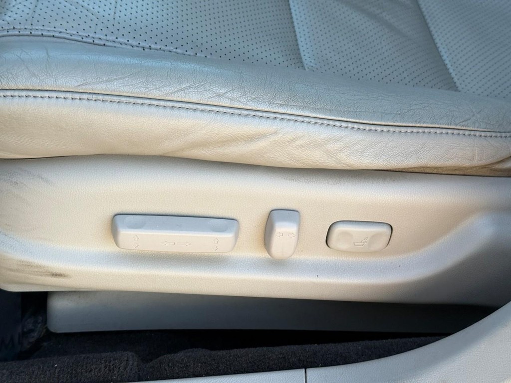 Acura TL Vehicle Full-screen Gallery Image 19