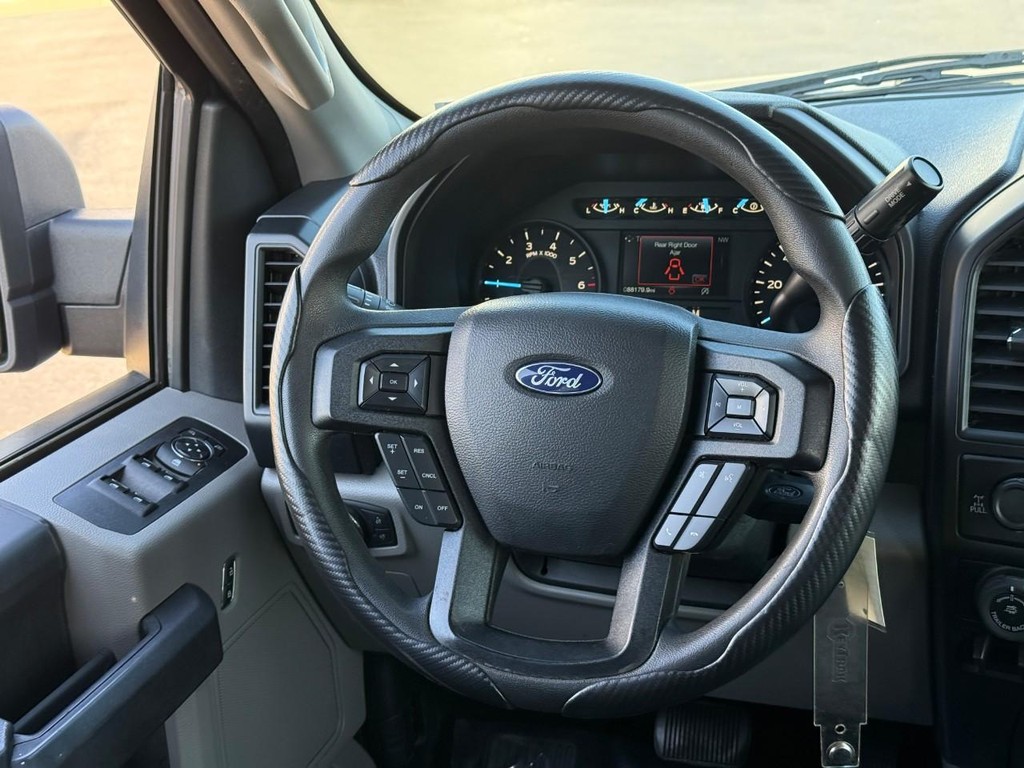 Ford F-150 Vehicle Full-screen Gallery Image 11