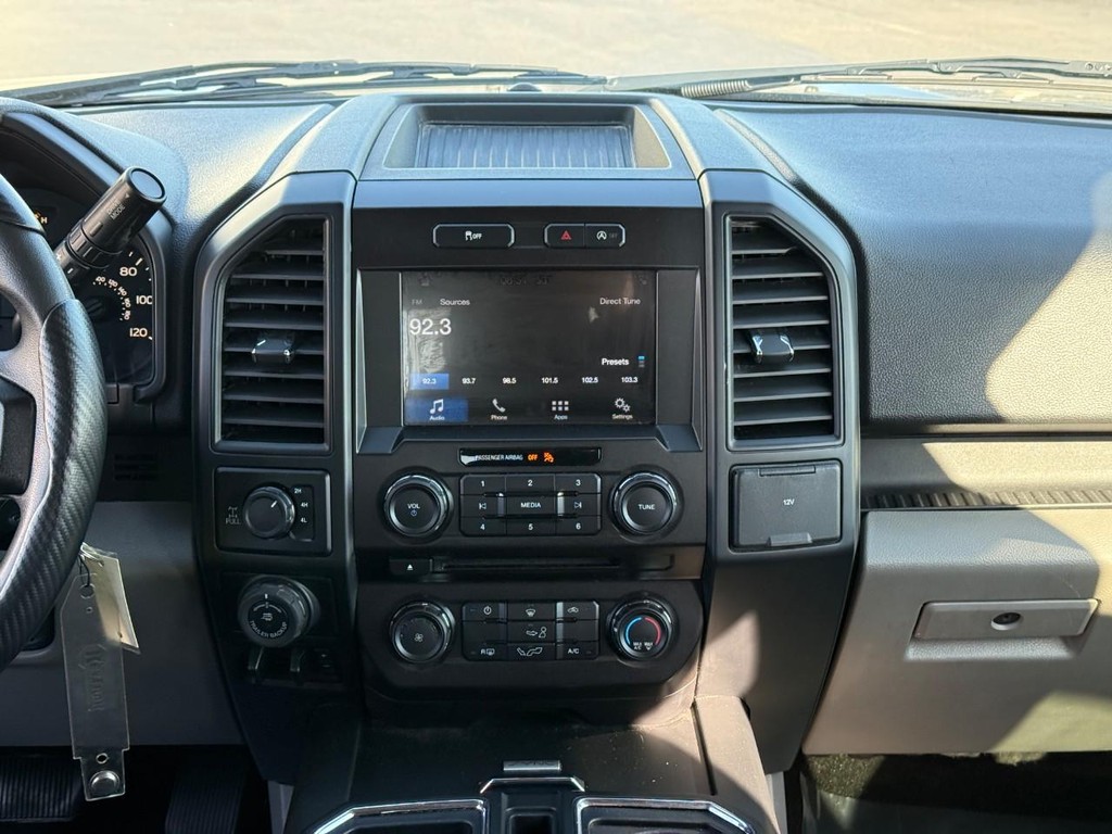 Ford F-150 Vehicle Full-screen Gallery Image 12