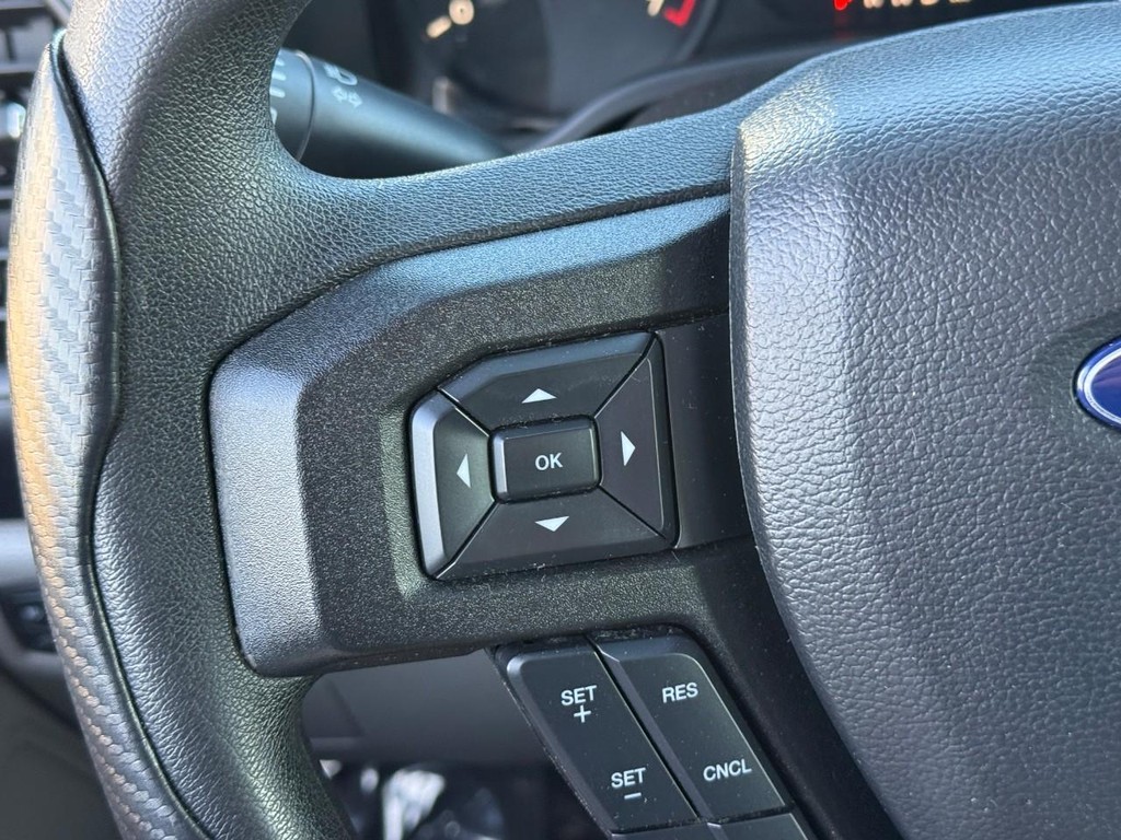 Ford F-150 Vehicle Full-screen Gallery Image 16