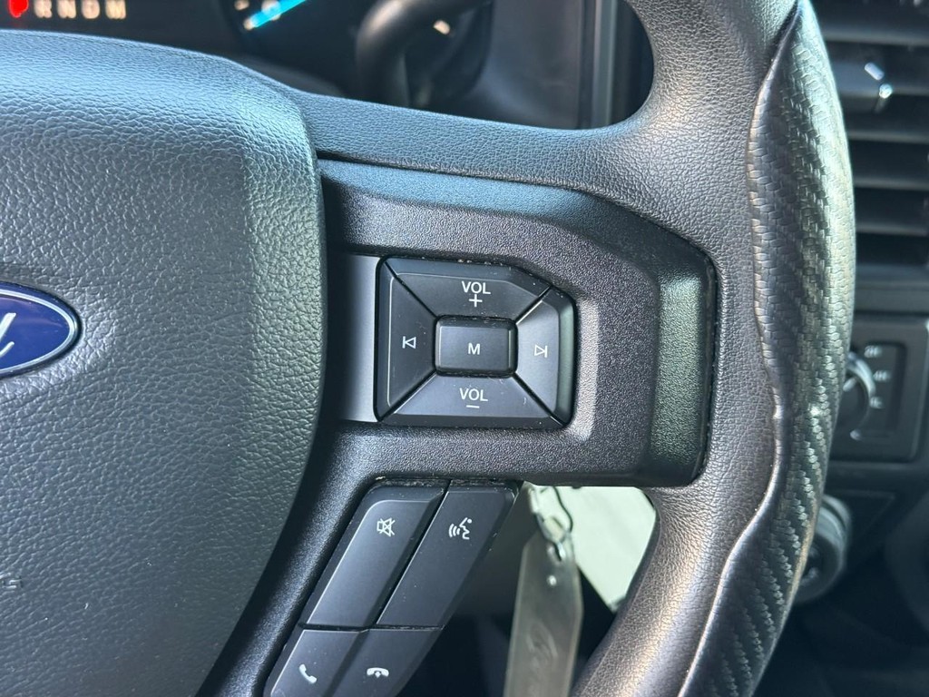 Ford F-150 Vehicle Full-screen Gallery Image 17