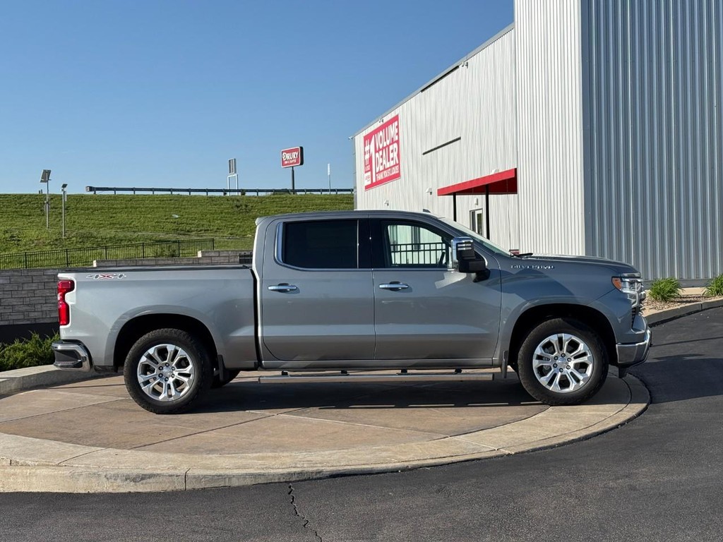 Chevrolet Silverado 1500 Vehicle Full-screen Gallery Image 02