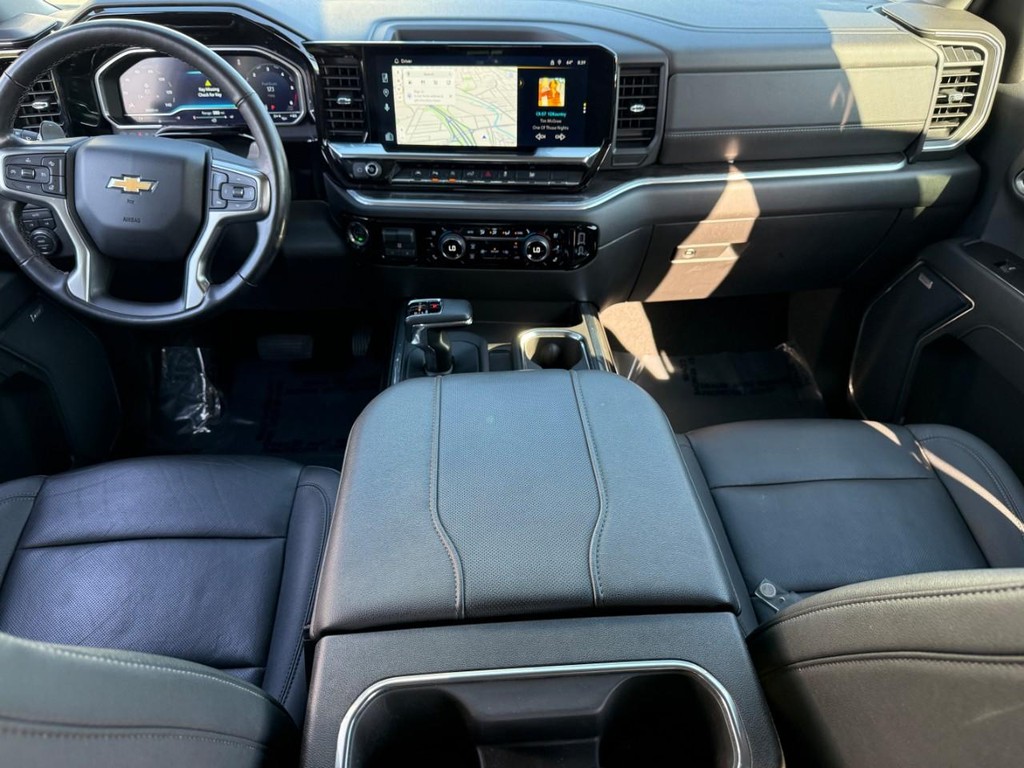 Chevrolet Silverado 1500 Vehicle Full-screen Gallery Image 10