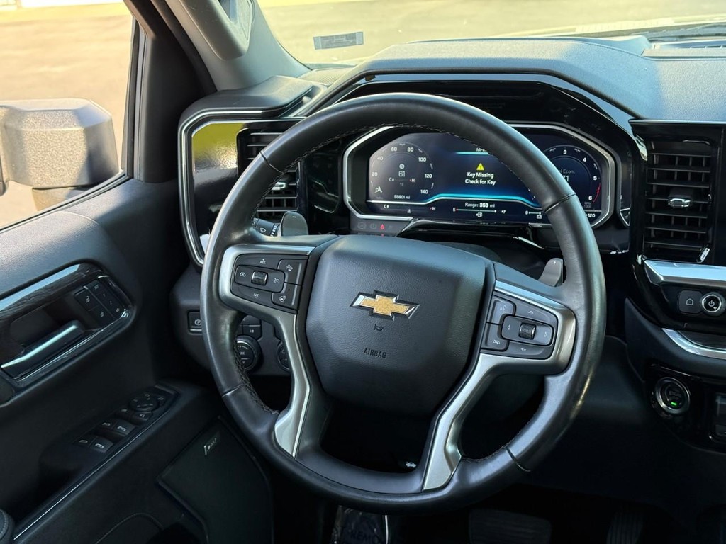 Chevrolet Silverado 1500 Vehicle Full-screen Gallery Image 11